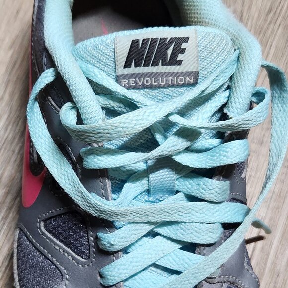 ✔️🩷Nike Revolution 2 Sneaker Running Shoes Gray Pink Turquoise -W7.5 - Picture 3 of 3